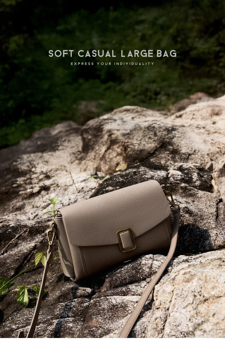 Bolsa feminina portátil de couro genuíno 2025, novo nicho de alta qualidade, bolsa de ombro crossbody, bolsa de viagem feminina com duas alças
